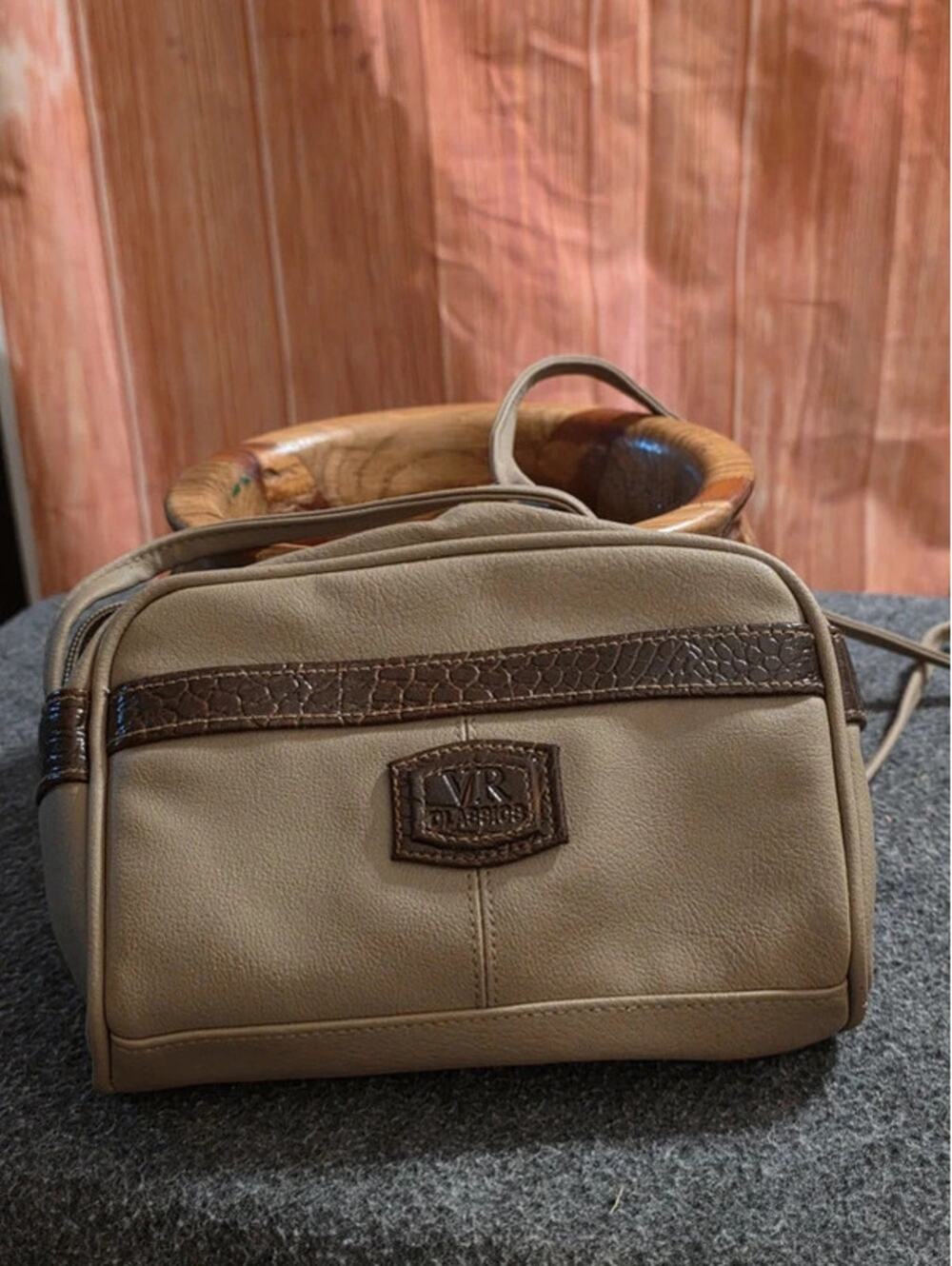 VR Classics Vintage Taupe Tan Pebble Faux Leather Small Crossbody Handbag Bag
